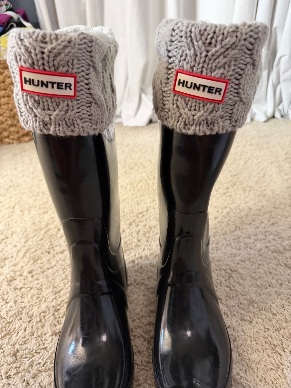 Hunter Gloss Black Tall Rain Boots (with liner) - size 8 - Picture 2 of 16